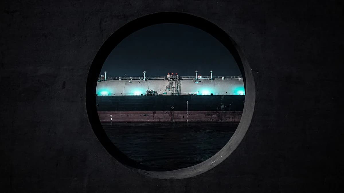 Brookings Institution: US Blockade of Hormuz Keeps Oil Volatility Low